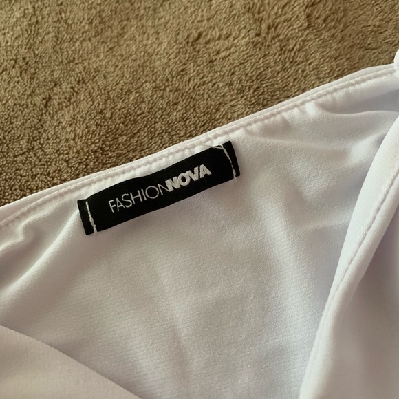 Fashion nova white dress - Picture 2 of 2